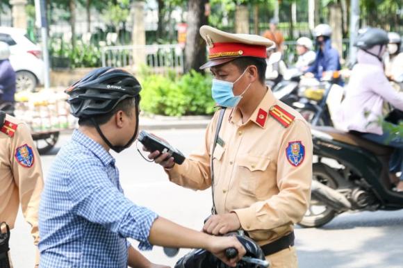 Bước sang năm 2025, mức xử phạt đối với lái xe vi phạm nồng độ cồn theo quy định mới nhất là bao nhiêu?