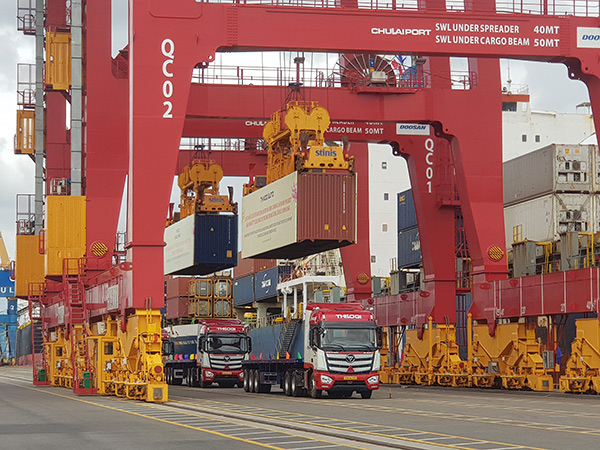 Xuất khẩu những container hàng đầu tiên năm Ất Tỵ 2025 tại bến số 2 cảng quốc tế Chu Lai khánh thành ngày 3/2.