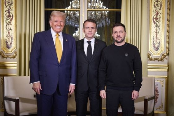 Tiết lộ lý do Tổng thống Ukraine không bao giờ mặc vest dù ông Trump không ít lần nóng mặt khó chịu