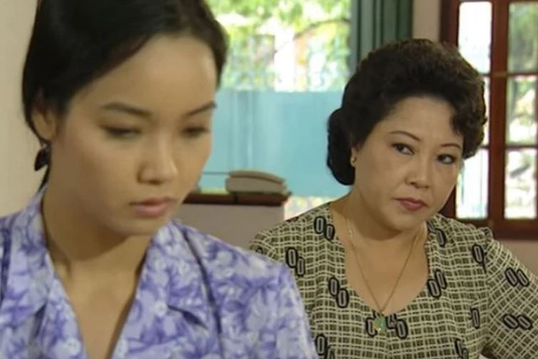 Mẹ chồng ở lỳ nhà con dâu, đòi đứng tên sổ đỏ, tôi chỉ cần một mâm cơm đã khiến bà bỏ về quê ngay lập tức!