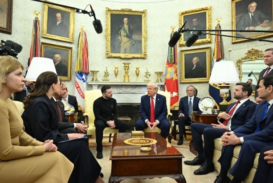 Danh tính nhân vật lẻn vào cuộc gặp của ông Trump và Tổng thống Ukraine, bị mật vụ Mỹ đuổi khỏi Nhà Trắng