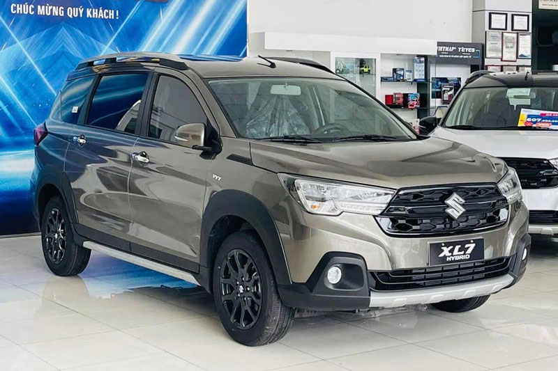 Suzuki XL7 Hybrid.