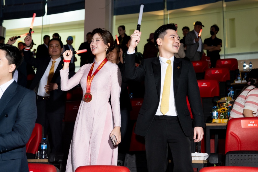 Hoa hậu Đỗ Mỹ Linh và chồng tại sự kiện