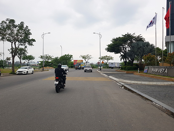 Khu vực đầu tuyến đường Bùi Tá Hán dự kiến xây dựng cầu nối với đường 29/3 ở bên kia sông Đô Toả.