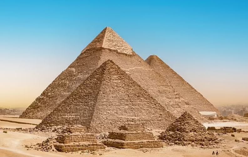 Kim tự tháp Giza.