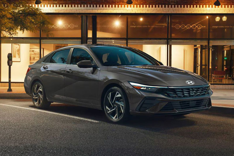 Hyundai Elantra Hybrid 2025.