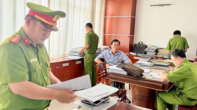 Bị can Đào Văn Ngọc, cũng là Phó Chủ tịch UBND TP Long Xuyên