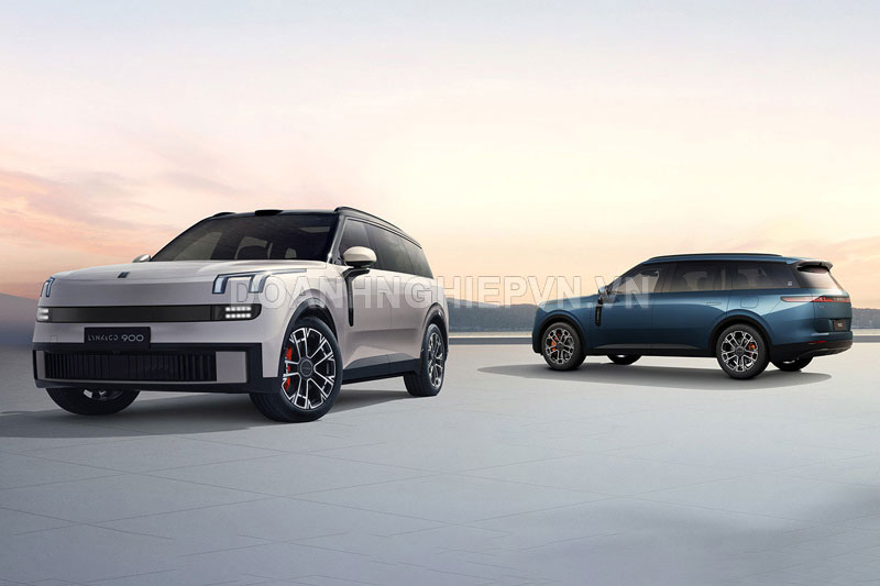 Lynk & Co 900 PHEV 2025.