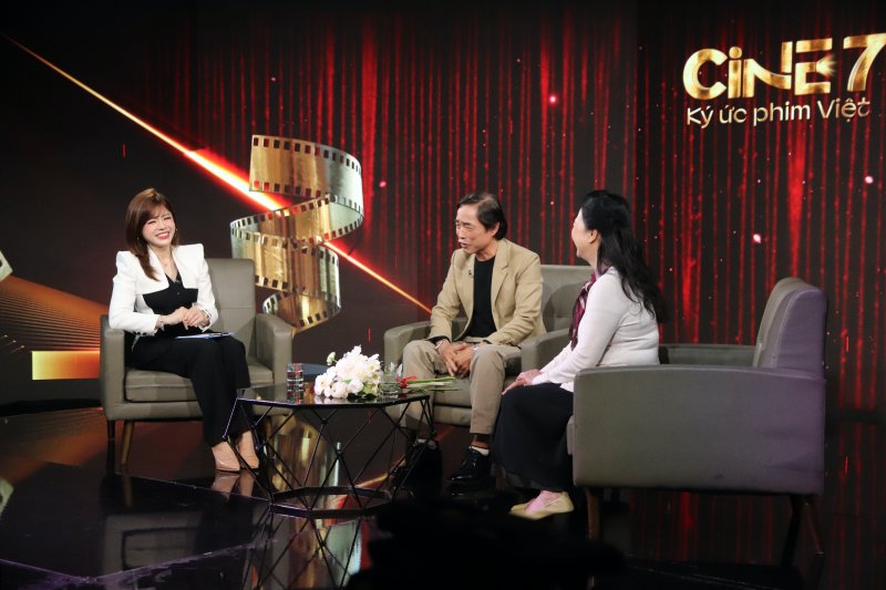 MC Thái Trang trò chuyện cùng các khách mời