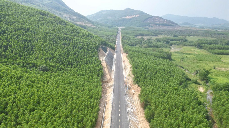Tuyến đường này không chỉ là công trình giao thông mà phải phát triển trở thành hành lang kinh tế. 