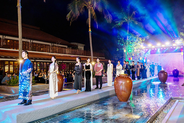 Chương trình nghệ thuật đặc biệt “Soi Mây Tạc Lụa” và “Mộng Thiên Chương” diễn ra tại Furama Resort Đà Nẵng tối 28/3.