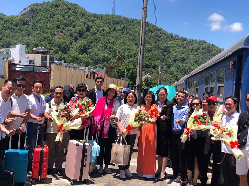 Du khách đến Bình Định bằng tàu hoả miễn phí vé tại ga Quy Nhơn.