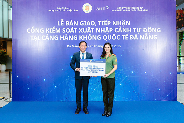 Lễ bàn giao, tiếp nhận cổng kiểm soát xuất nhập cảnh tự động tại Nhà ga quốc tế Đà Nẵng (Nhà ga T2) Cảng hàng không quốc tế Đà Nẵng ngày 20/3/2025