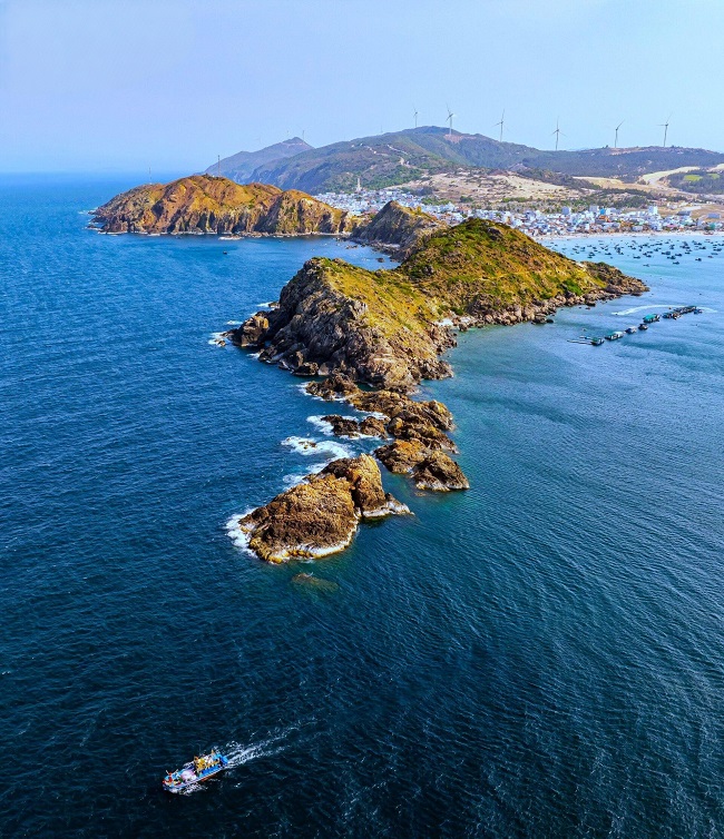 Eo Gió một địa điểm du lịch không thể bỏ qua của du khách khi đến Bình Định. Ảnh: Dũng Nhân.