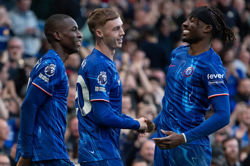 Chelsea chuẩn bị so tài với Tottenham.