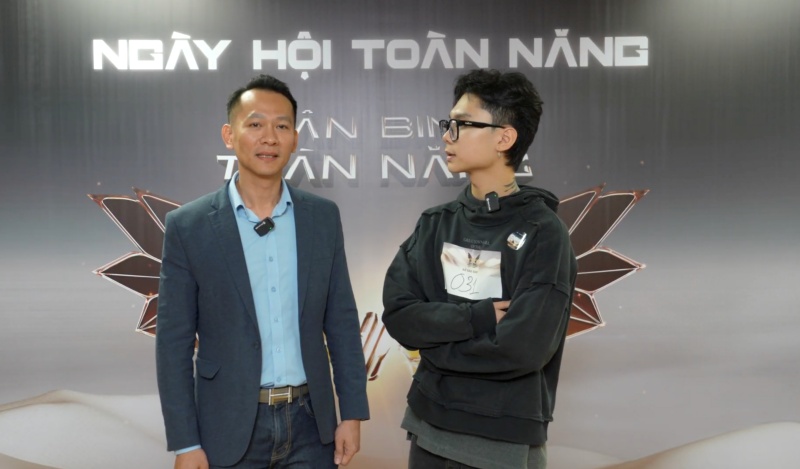 Thí sinh Lê Hồng Duy được bố đưa đi tham dự tuyển Ngày hội toàn năng