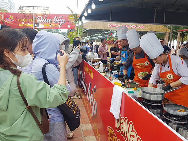 Cuộc thi "Đầu bếp Đà Nẵng Food Tour 2025" thu hút nhiều sự quan tâm của người dân và du khách.