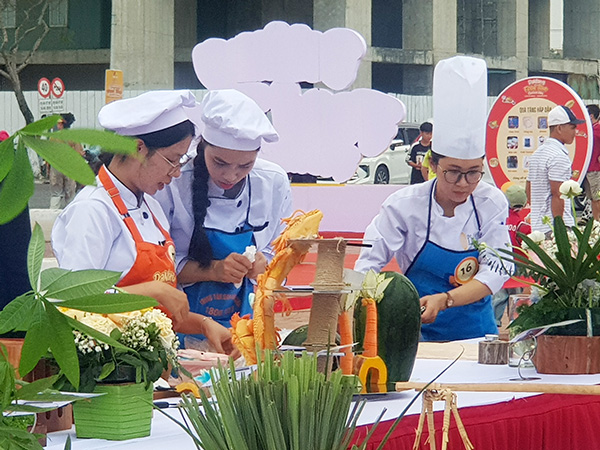 Trưng bày tác phẩm