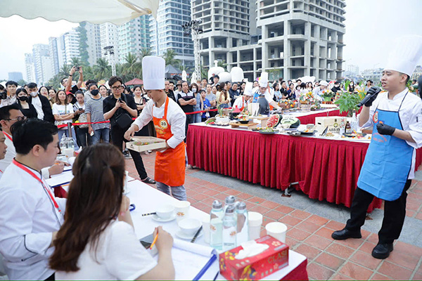 Thuyết minh món ăn với Ban giám khảo