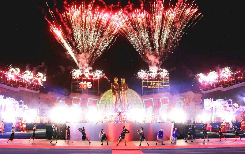 Lễ kỷ niệm 50 năm Ngày giải phóng tỉnh Bình Định và chương trình nghệ thuật sử thi, bắn pháo hoa.