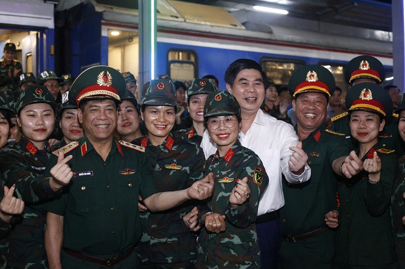 Thắm tình quân dân.