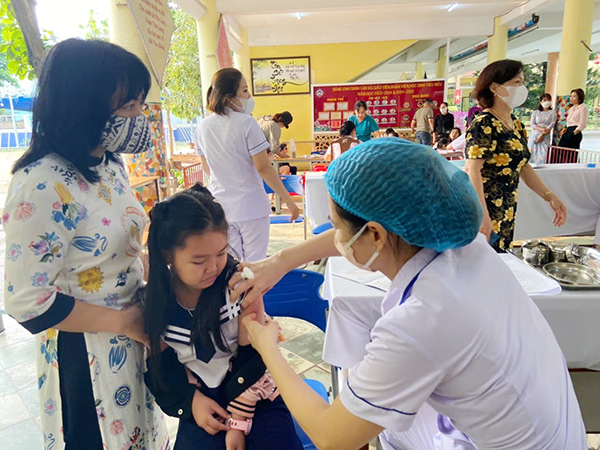 Ngành y tế Đà Nẵng triển khai chiến dịch tiêm bổ sung vắn xin phòng sởi cho trẻ em chưa tiêm đủ 2 liều (Ảnh: CDC Đà Nẵng)