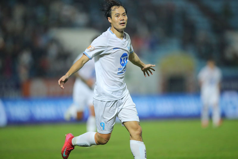 Văn Toàn có màn tái xuất ấn tượng. Ảnh: Thép xanh Nam Định.