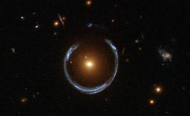 Hệ thống Cosmic Horseshoe - Ảnh: NASA