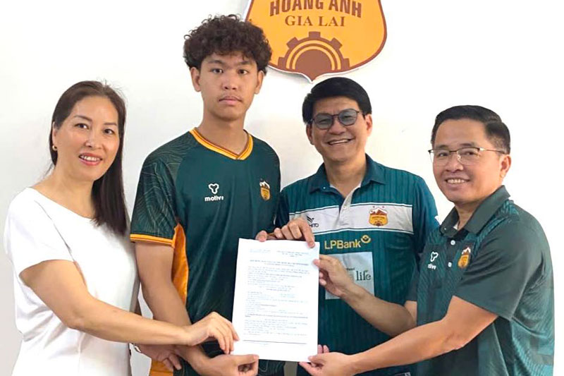 Chaloongphum Phong chính thức gia nhập HAGL. Ảnh: HAGL.