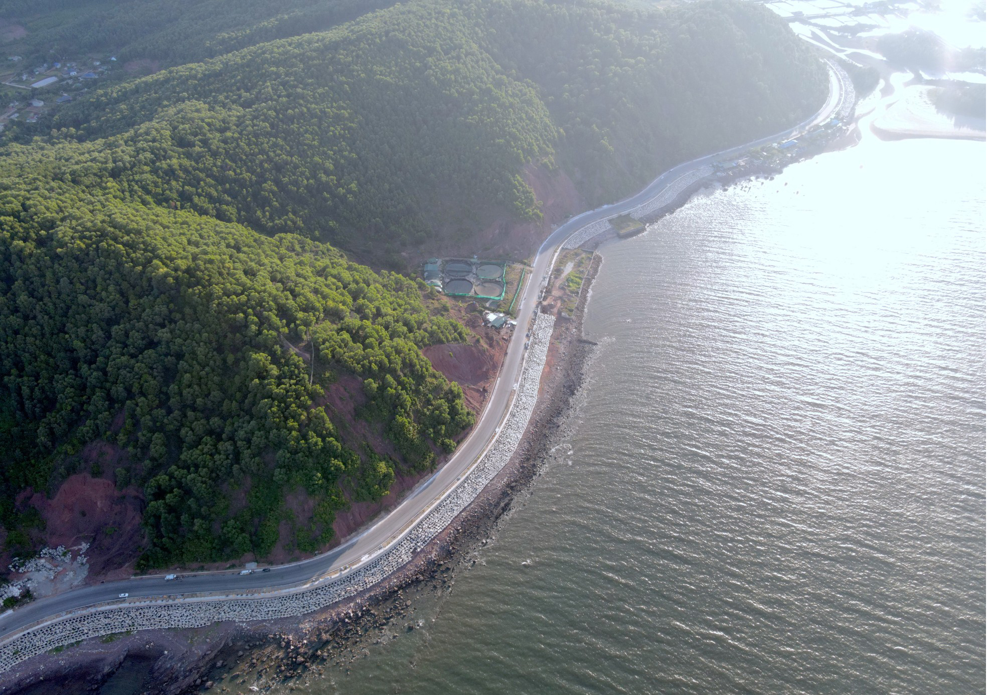 Đường ven biển qua Nghệ An đang dần hoàn thiện.