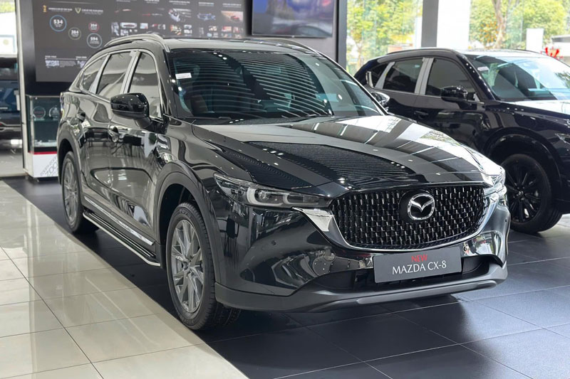 Mazda CX-8.