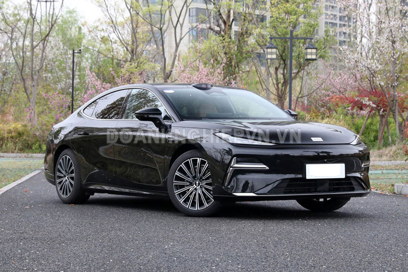 Geely Galaxy Starshine 8 PHEV 2025.