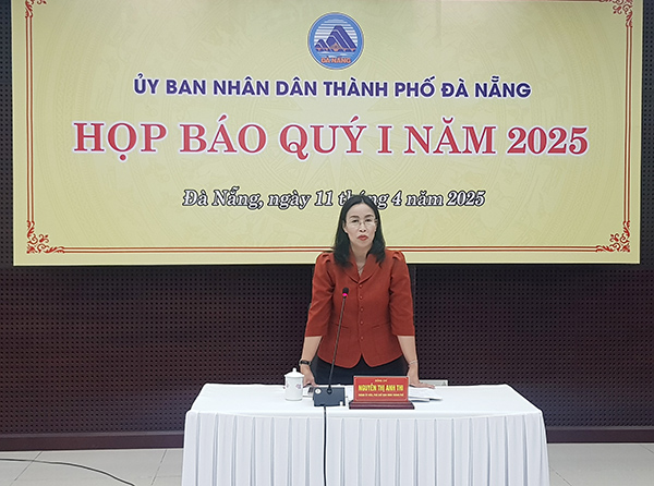 Phó Chủ tịch UBND TP Đà Nẵng Nguyễn Thị Anh Thi trả lời tại cuộc họp báo sáng 11/4.