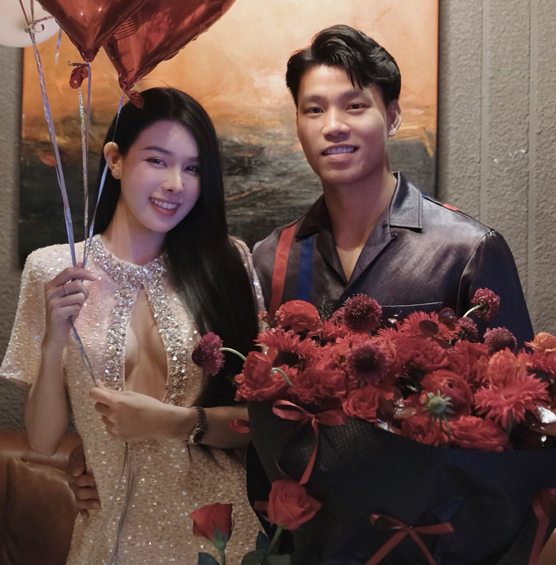 Văn Thanh và bạn gái. Ảnh: FBNV.