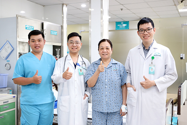 Cô B vui mừng vì được các bác sĩ can thiệp kịp thời, hiện tại sức khỏe đã ổn định.