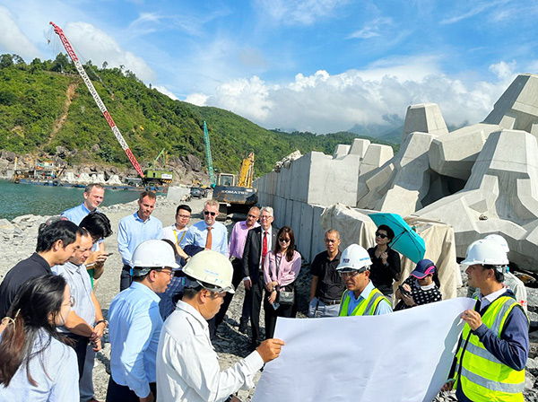 Giới thiệu với các nhà đầu tư quan tâm về dự án cảng Liên Chiểu - nơi sẽ gắn kết với Khu TMTD Đà Nẵng.