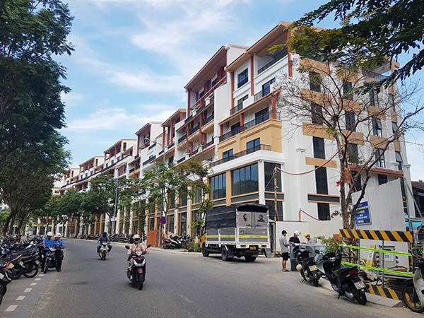 nguồn cung sơ cấp phân khúc nhà phố/biệt thự tại khu vực tăng nhẹ 4% so với cùng kỳ 2024.