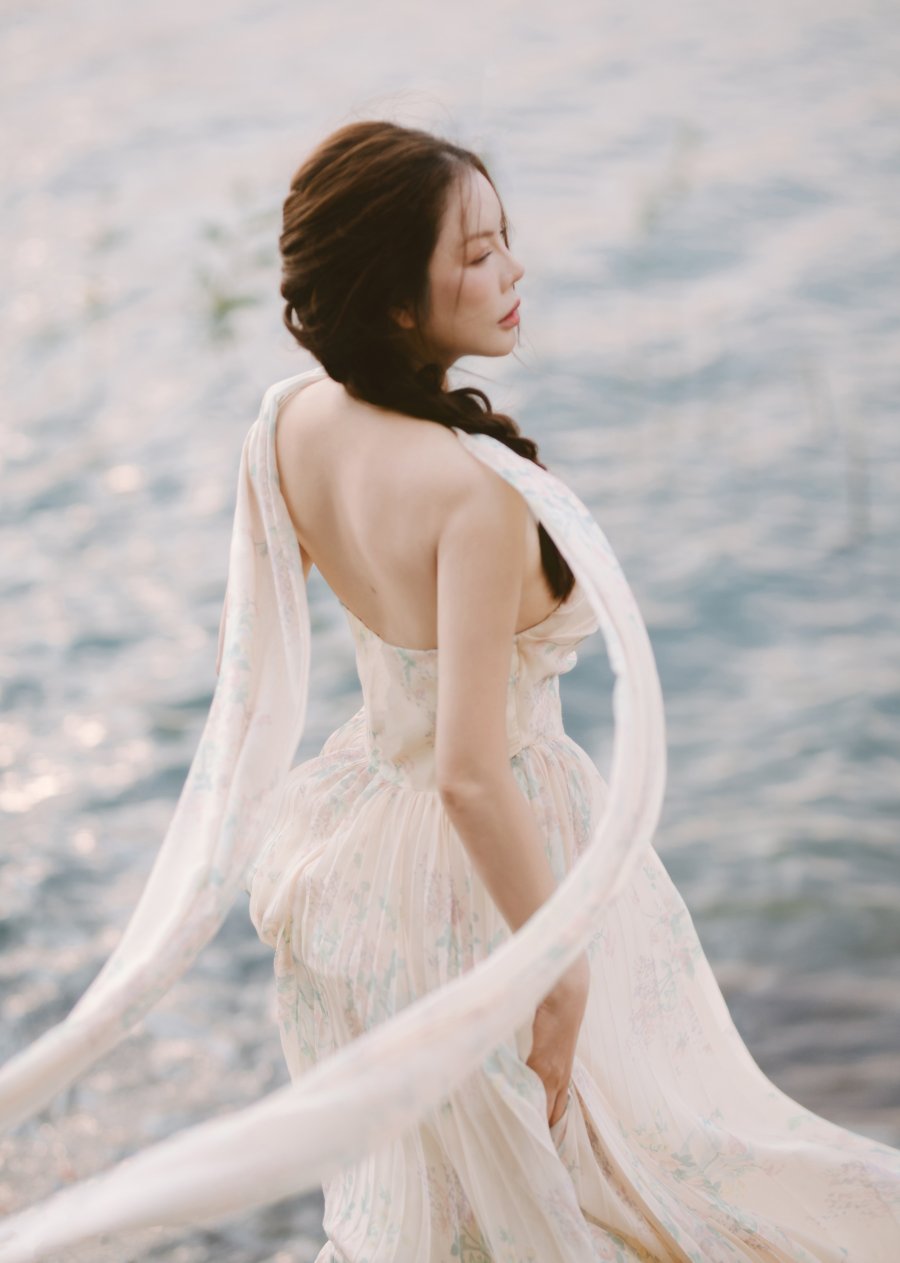 Mỗi lần xuất hiện, cô đều khiến công chúng trầm trồ bởi những bộ cánh lộng lẫy, tinh tế và khả năng biến hóa đa dạng.