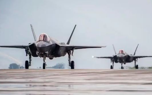 Máy bay chiến đấu F-35 Lightning II.