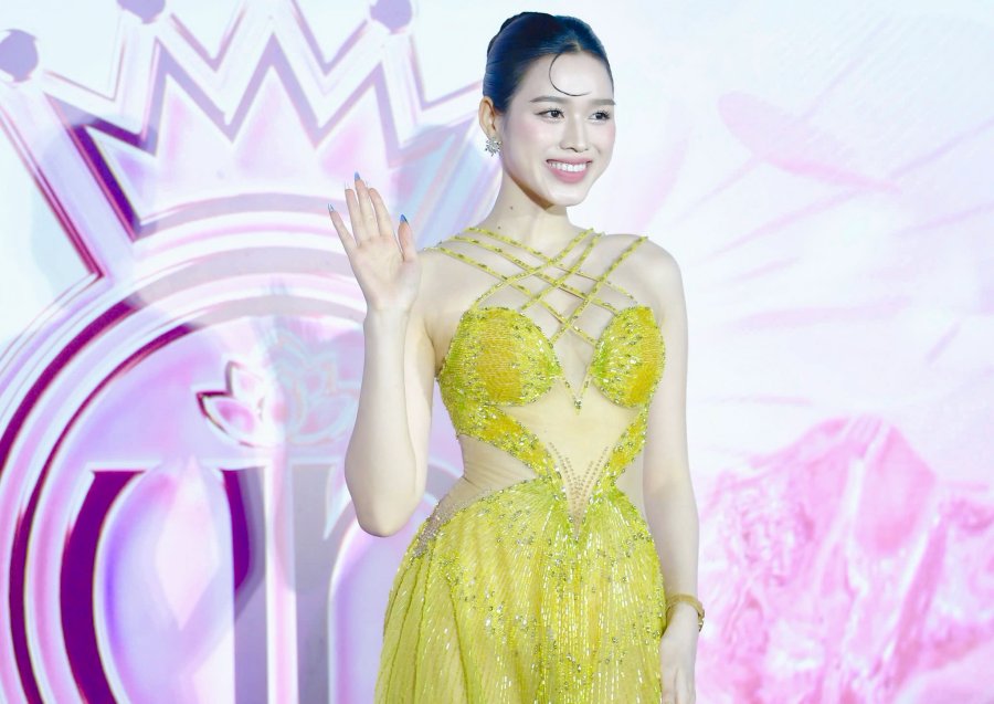 Hoa hậu Việt Nam 2010 Ngọc Hân là khách mời có tại Cung thể thao Quần Ngựa sớm nhất. Ngọc Hân chia sẻ ngồi tại phòng hậu trường, giữa các thí sinh Hoa hậu Việt Nam 2024 khiến cô nhớ lại bản thân cách đây 15 năm.