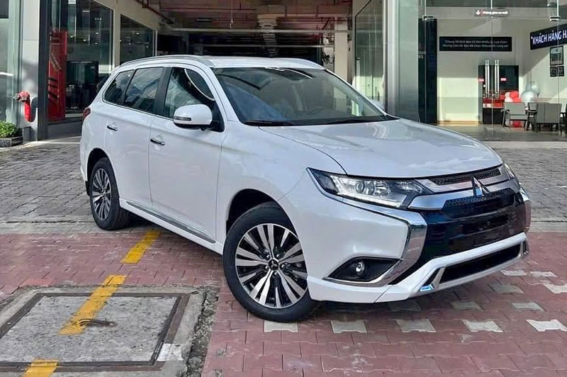 Mitsubishi Outlander.