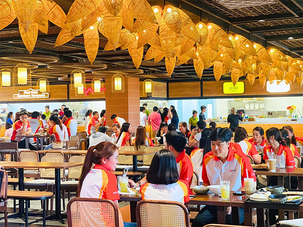 Yum Food Village tại Galaxy Innovation Hub là điểm đến lý tưởng cho cán bộ công nhân viên, chuyên gia, sinh viên và khách tham quan.
