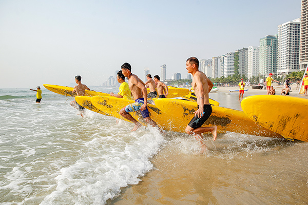 Sôi động cuộc thi cứu hộ biển quốc tế tại Đà Nẵng.