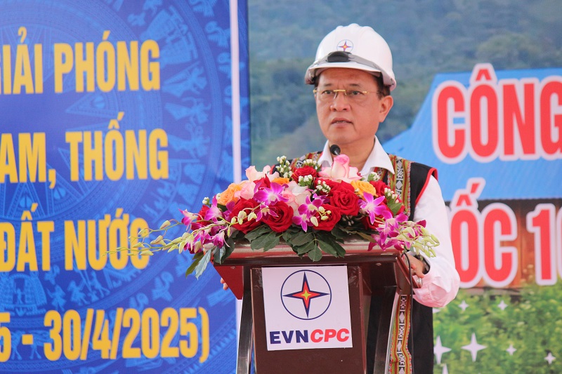Ông Ngô Tấn Cư - Tổng giám đốc EVNCPC, phát biểu tại buổi lễ. 
