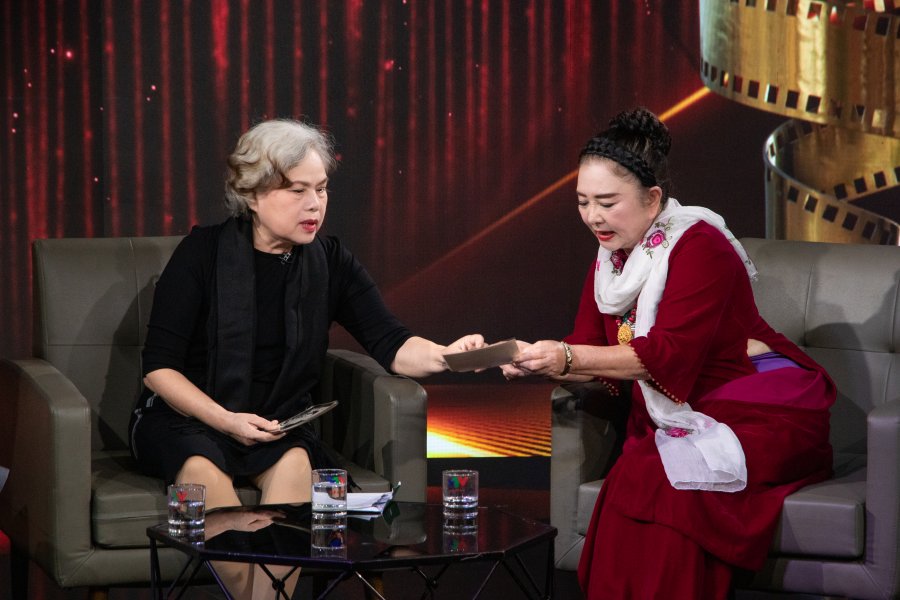 Biên kịch Thanh Nhã cùng những tấm ảnh kỷ niệm của đoàn làm phim