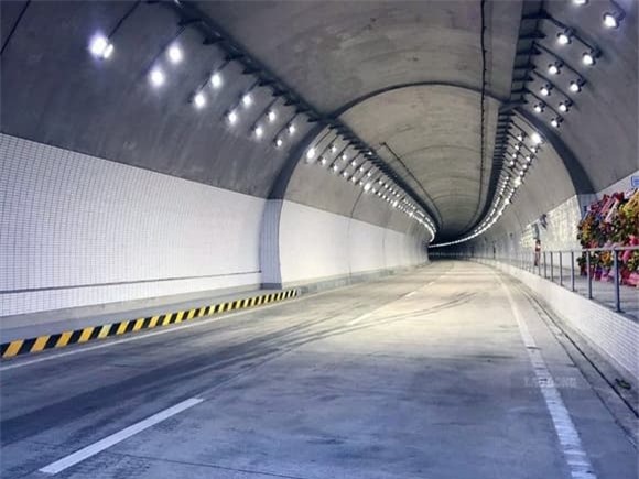 Hầm xuyên núi dài nhất Việt Nam, hầm hải vân