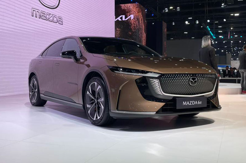 Mazda 6e 2025.