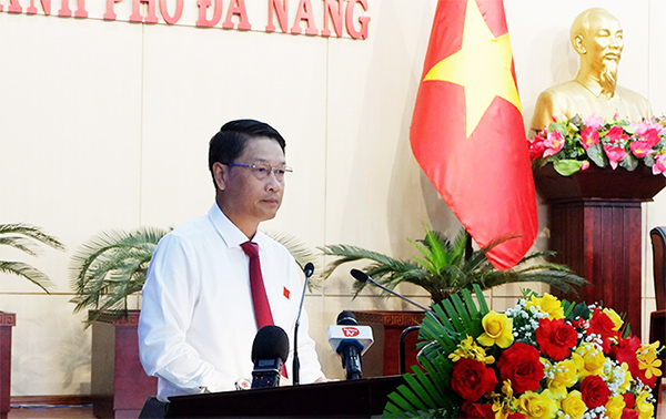 Chủ tịch HĐND TP Đà Nẵng Ngô Xuân Thắng phát biểu tại kỳ họp.