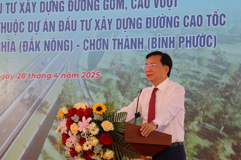 Chủ tịch UBND tỉnh Đắk Nông Hồ Văn Mười phát biểu tại lễ khởi công.