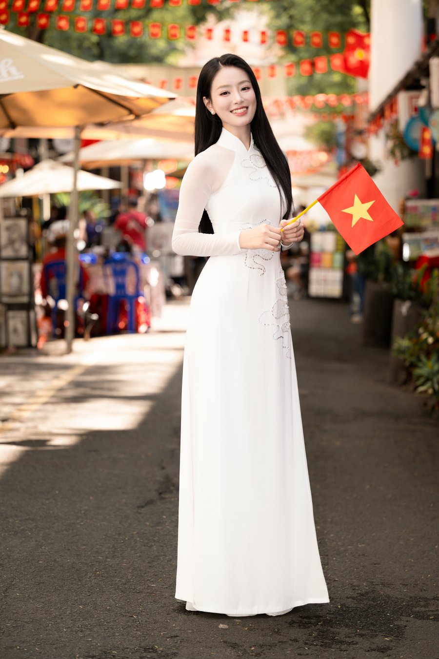 Á hậu Bùi Khánh Linh